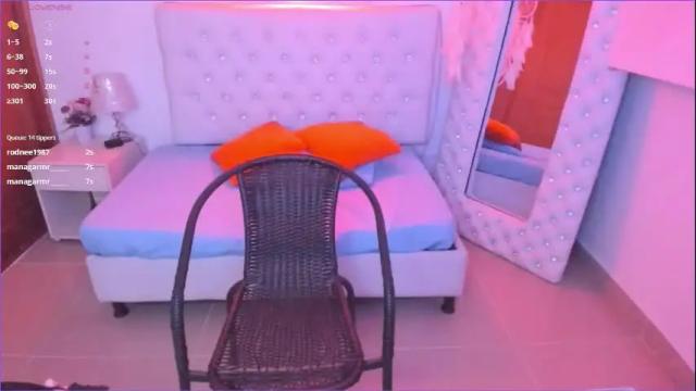 Image 2 of emiily_cortes Stream on Chaturbate on 1 month ago