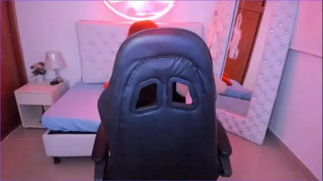 Image 11 of emiily_cortes Stream on Chaturbate on 1 month ago