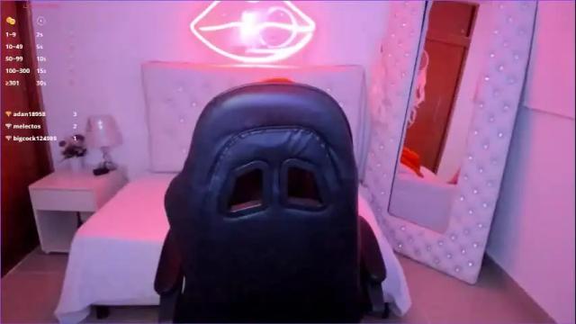 Image 3 of emiily_cortes Stream on Chaturbate on 1 month ago