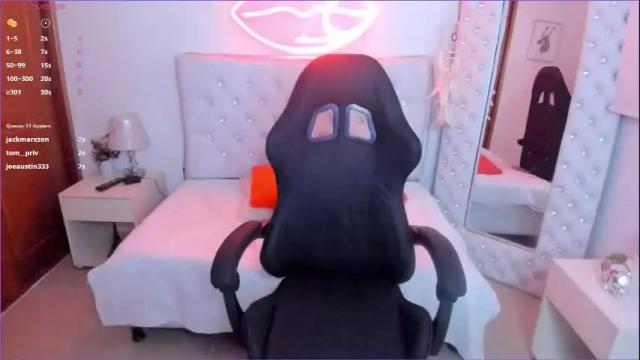 Image 11 of emiily_cortes Stream on Chaturbate on 19 days ago
