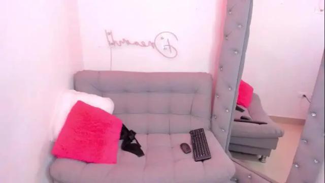 Image 7 of emiily_cortes Stream on Chaturbate on 17 days ago