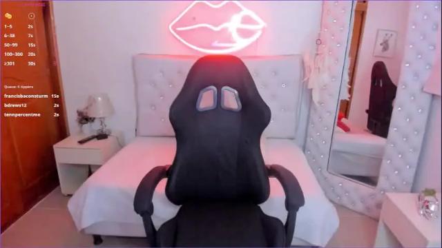 Image 12 of emiily_cortes Stream on Chaturbate on 16 days ago