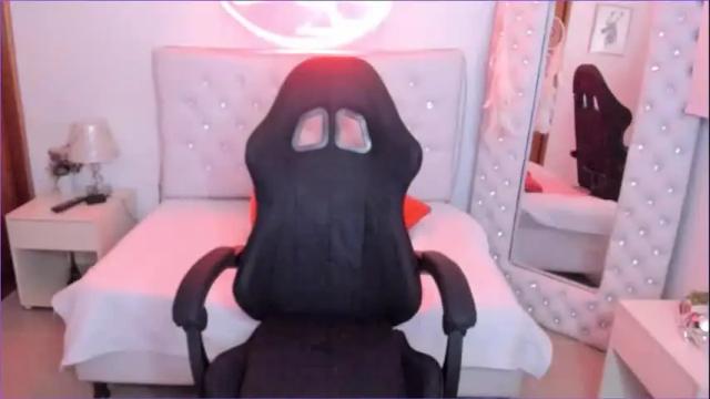 Image 2 of emiily_cortes Stream on Chaturbate on 13 days ago