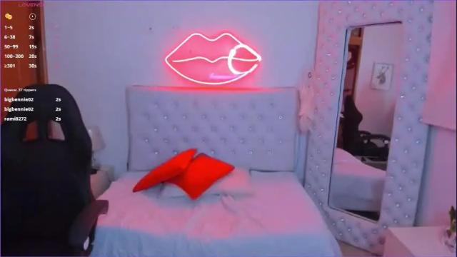 Image 2 of emiily_cortes Stream on Chaturbate on 2 days ago