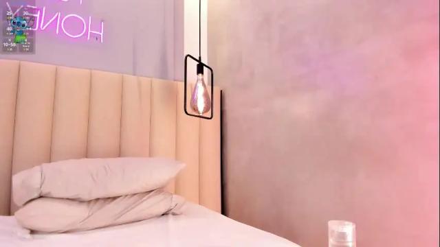Image 8 of emiily_monroe Stream on Chaturbate on 1 month ago