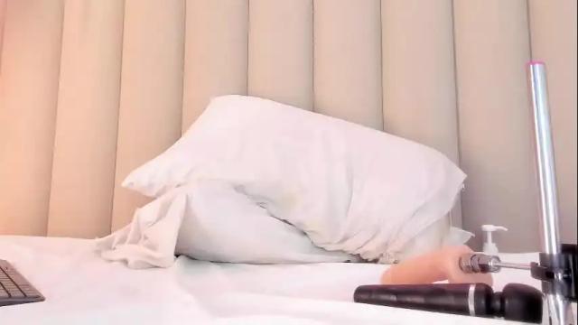 Image 2 of emiily_monroe Stream on Chaturbate on 1 month ago