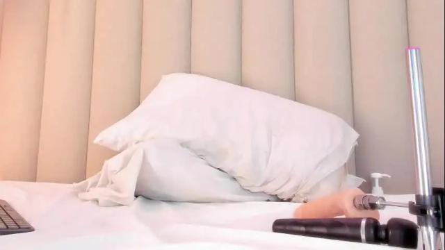 Image 3 of emiily_monroe Stream on Chaturbate on 1 month ago