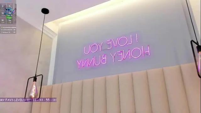 Image 4 of emiily_monroe Stream on Chaturbate on 23 days ago