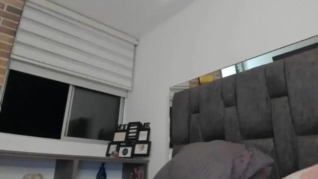 Image 8 of emiily_morgaan Stream on Chaturbate on 15 months ago