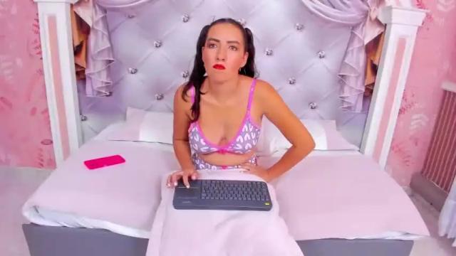 Image 4 of emiily_sky_ Stream on Chaturbate on 18 months ago