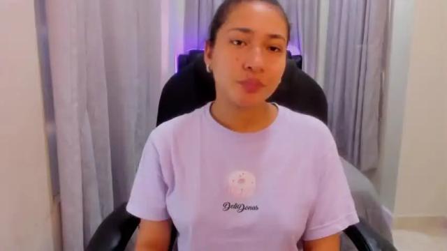 Image 8 of emiily_star_ Stream on Chaturbate on 18 months ago