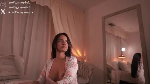 Image 11 of emiilycampbell Stream on Chaturbate on 25 days ago