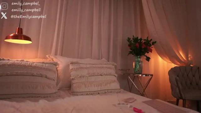 Image 12 of emiilycampbell Stream on Chaturbate on 6 days ago