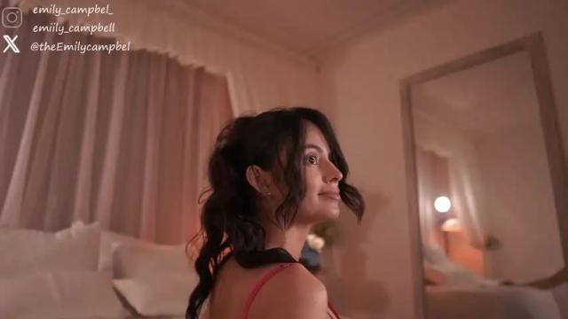 Image 8 of emiilycampbell Stream on Chaturbate on 2 days ago