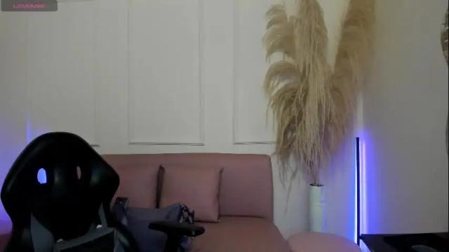 Image 4 of emiilycutex_ Stream on Chaturbate on 25 days ago