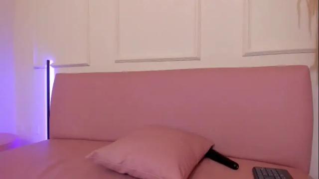 Image 10 of emiilycutex_ Stream on Chaturbate on 24 days ago
