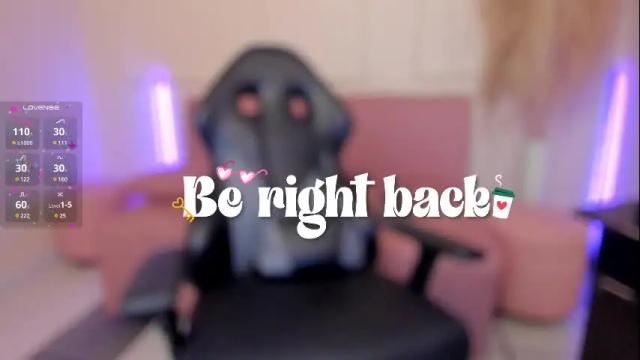 Image 4 of emiilycutex_ Stream on Chaturbate on 24 days ago
