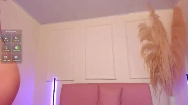 Image 3 of emiilycutex_ Stream on Chaturbate on 23 days ago