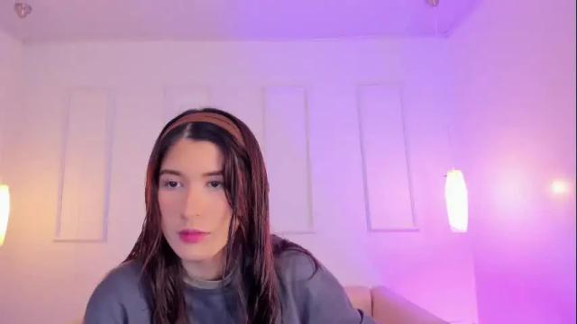 Image 2 of emiilycutex_ Stream on Chaturbate on 11 days ago