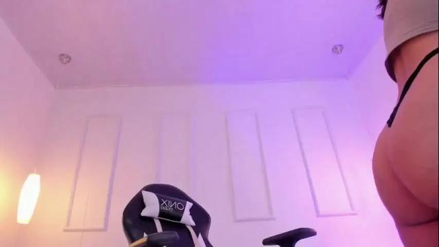 Image 4 of emiilycutex_ Stream on Chaturbate on 11 days ago