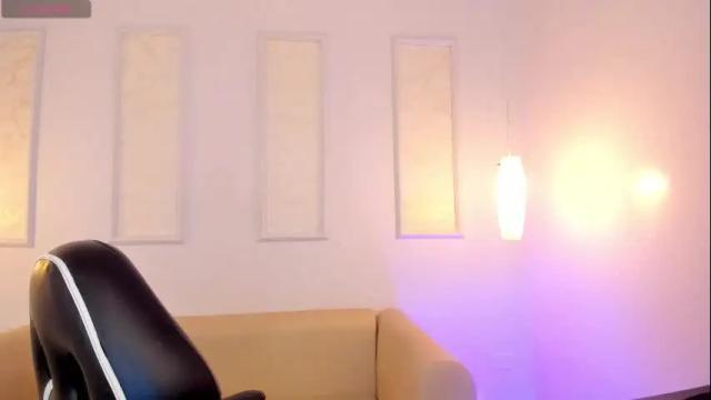 Image 3 of emiilycutex_ Stream on Chaturbate on 2 months ago