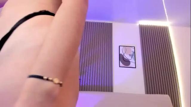 Image 4 of emiilycutex_ Stream on Chaturbate on 2 months ago