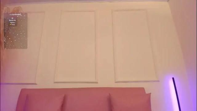 Image 10 of emiilycutex_ Stream on Chaturbate on 1 month ago