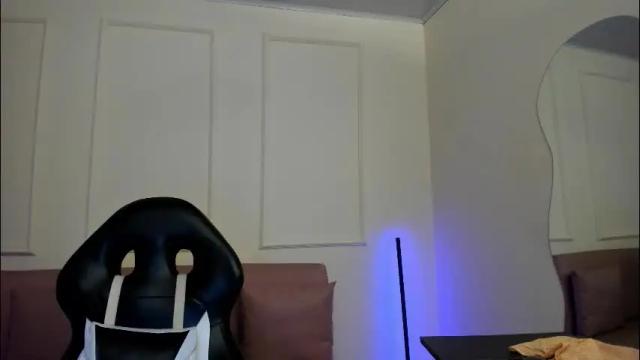 Image 2 of emiilycutex_ Stream on Chaturbate on 1 month ago