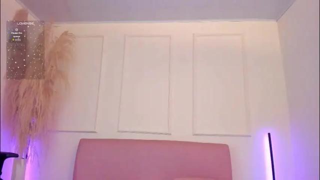 Image 10 of emiilycutex_ Stream on Chaturbate on 1 month ago