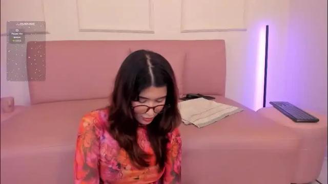 Image 4 of emiilycutex_ Stream on Chaturbate on 1 month ago