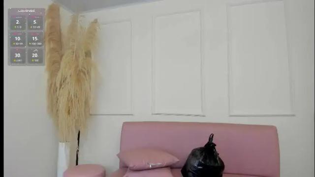 Image 3 of emiilycutex_ Stream on Chaturbate on 1 month ago