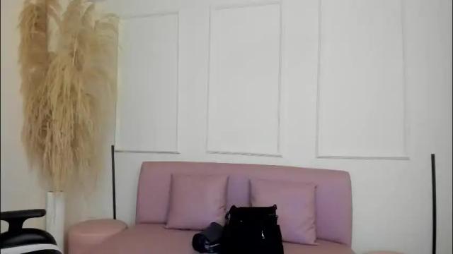 Image 2 of emiilycutex_ Stream on Chaturbate on 1 month ago