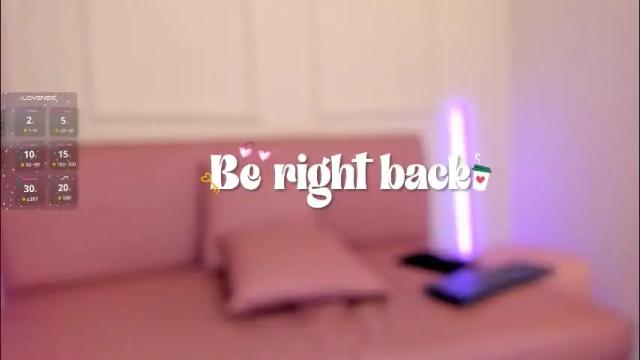 Image 3 of emiilycutex_ Stream on Chaturbate on 1 month ago