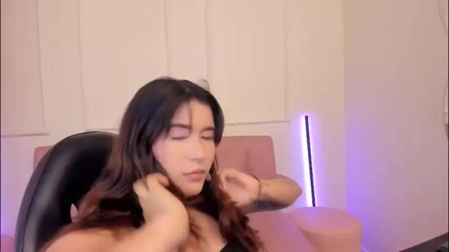 Image 2 of emiilycutex_ Stream on Chaturbate on 28 days ago