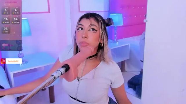 Image 3 of emiilysaenz_ Stream on Chaturbate on 21 months ago