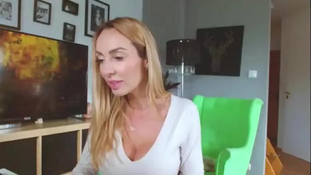 Image 3 of emilachat Stream on Chaturbate on 6 months ago