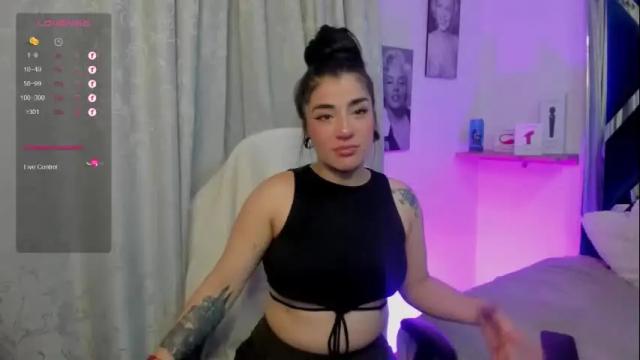 Image 2 of emilayton_ Stream on Chaturbate on 1 month ago