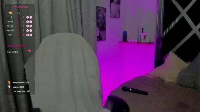 Image 11 of emilayton_ Stream on Chaturbate on 1 month ago