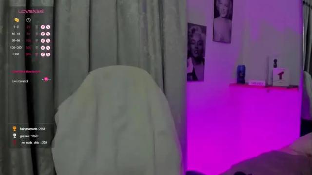 Image 2 of emilayton_ Stream on Chaturbate on 1 month ago