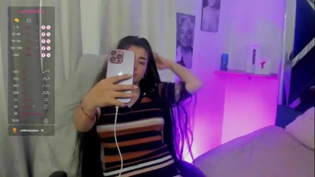 Image 3 of emilayton_ Stream on Chaturbate on 22 days ago