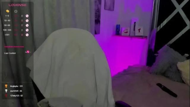 Image 8 of emilayton_ Stream on Chaturbate on 15 days ago