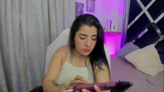 Image 7 of emilayton_ Stream on Chaturbate on 14 days ago