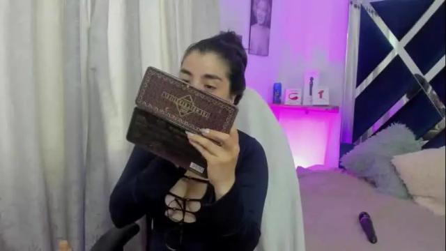 Image 4 of emilayton_ Stream on Chaturbate on 14 days ago