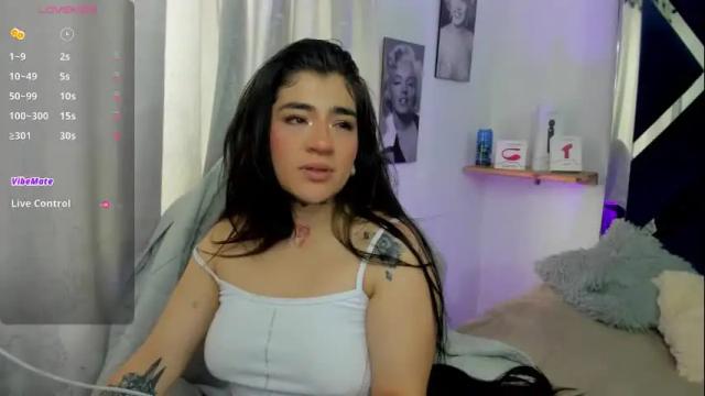 Image 3 of emilayton_ Stream on Chaturbate on 8 days ago