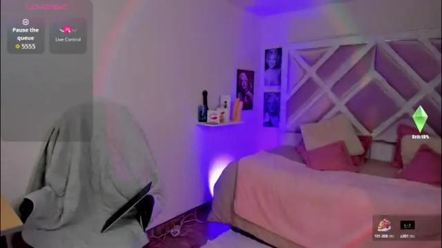 Image 7 of emilayton_ Stream on Chaturbate on 2 months ago