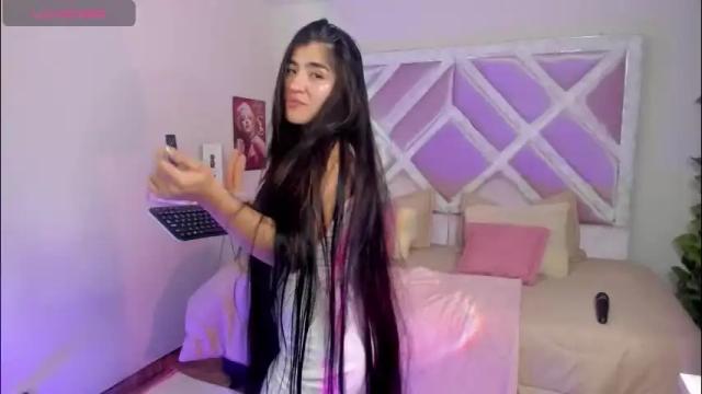 Image 3 of emilayton_ Stream on Chaturbate on 2 months ago