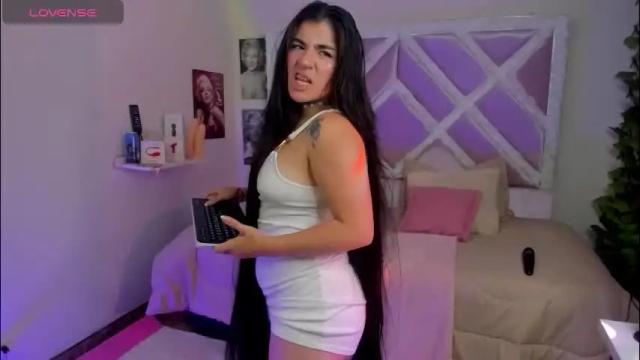 Image 6 of emilayton_ Stream on Chaturbate on 2 months ago