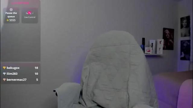 Image 10 of emilayton_ Stream on Chaturbate on 1 month ago