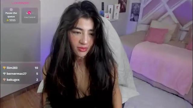 Image 3 of emilayton_ Stream on Chaturbate on 1 month ago