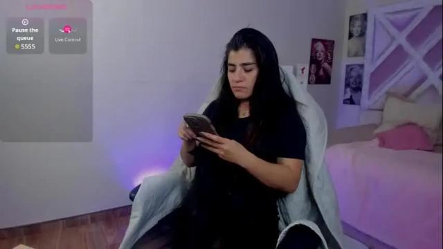 Image 3 of emilayton_ Stream on Chaturbate on 1 month ago